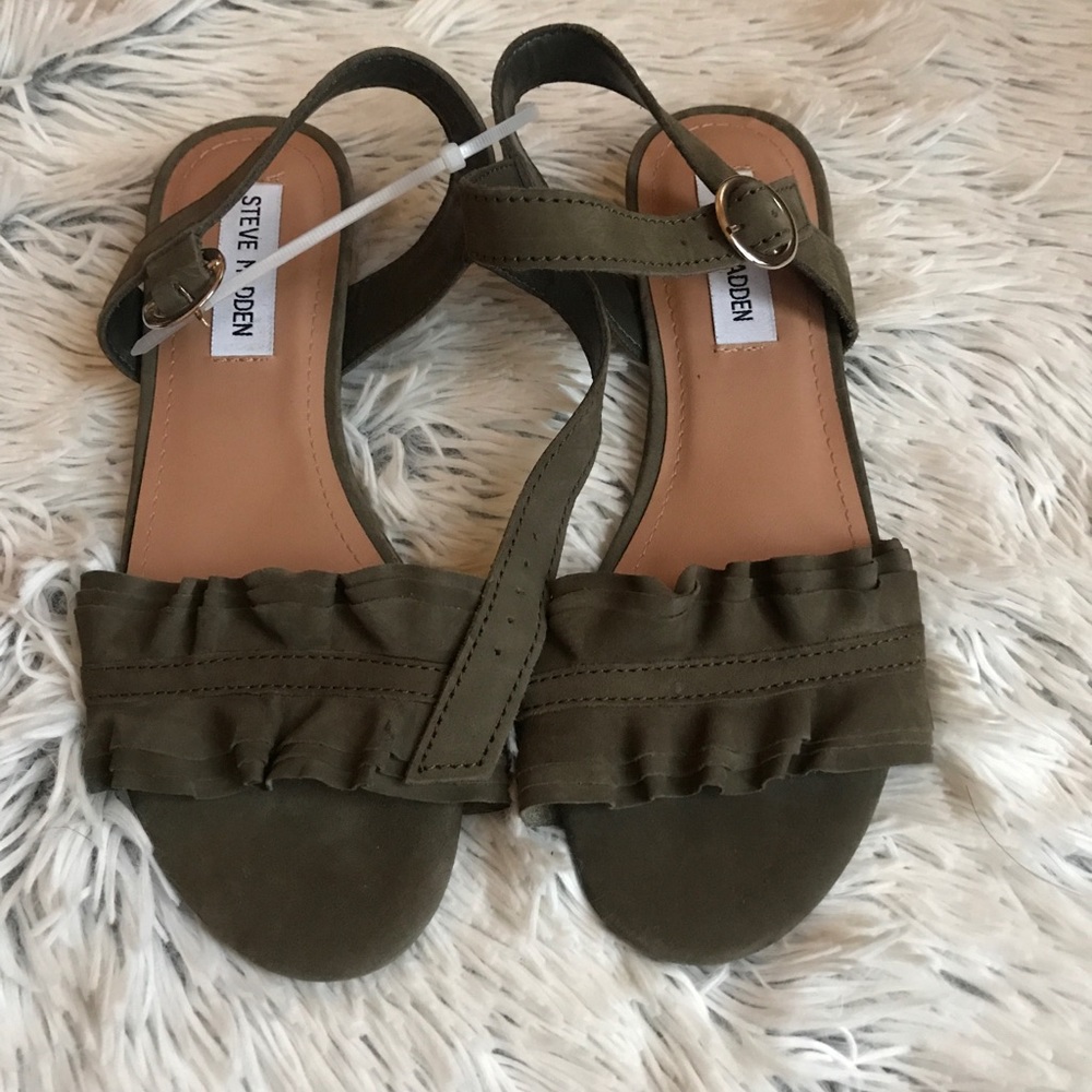 New without box Steve Madden sandals